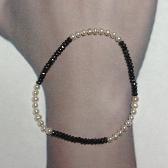White Freshwater Pearls and Hematite Stretch Bracelet - Picture 1 of 4